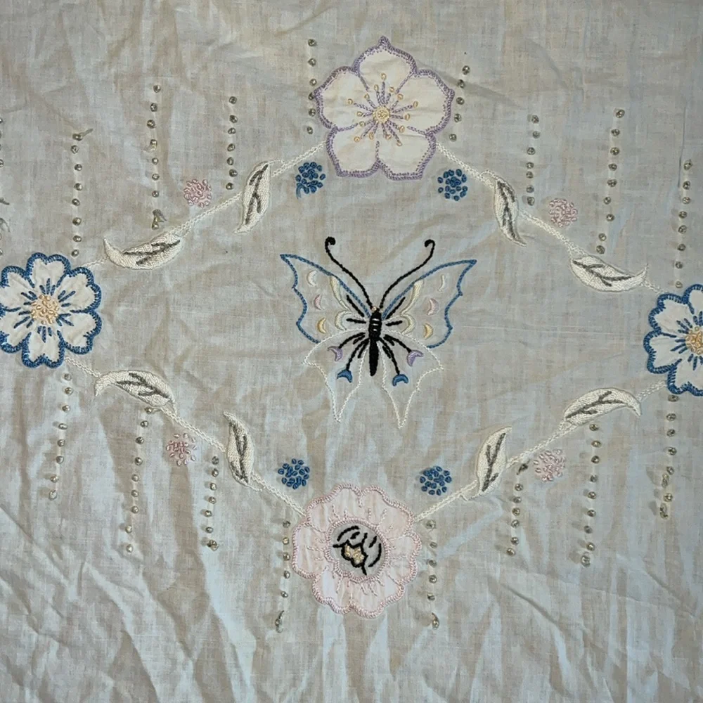 Antique embroidered Elegant coverlet or bedspread 90” x 72”